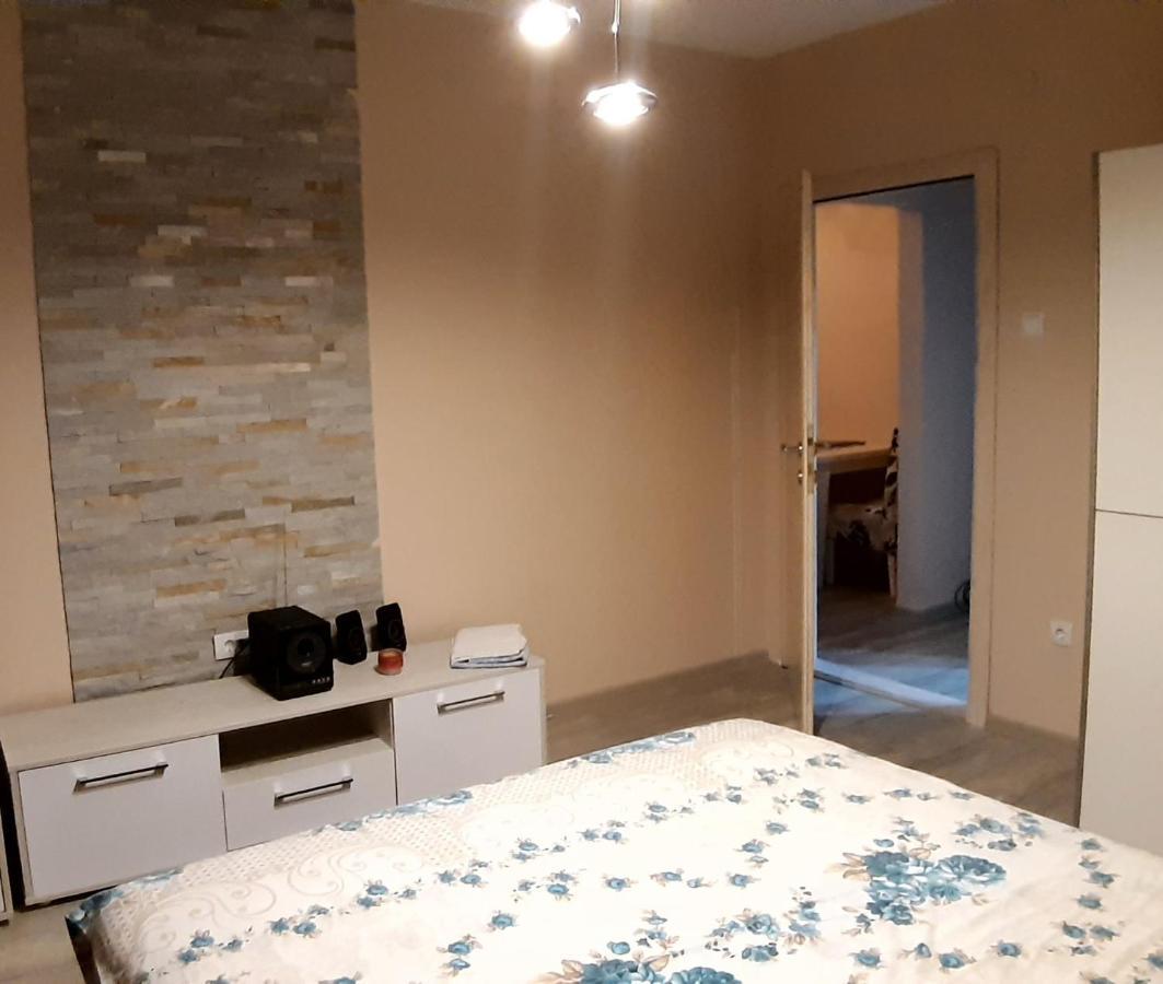 Lux Apartman Čačak Buitenkant foto