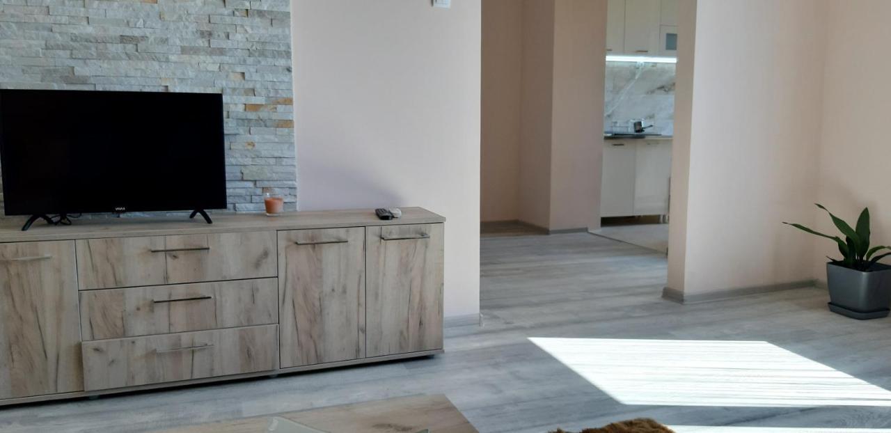Lux Apartman Čačak Buitenkant foto